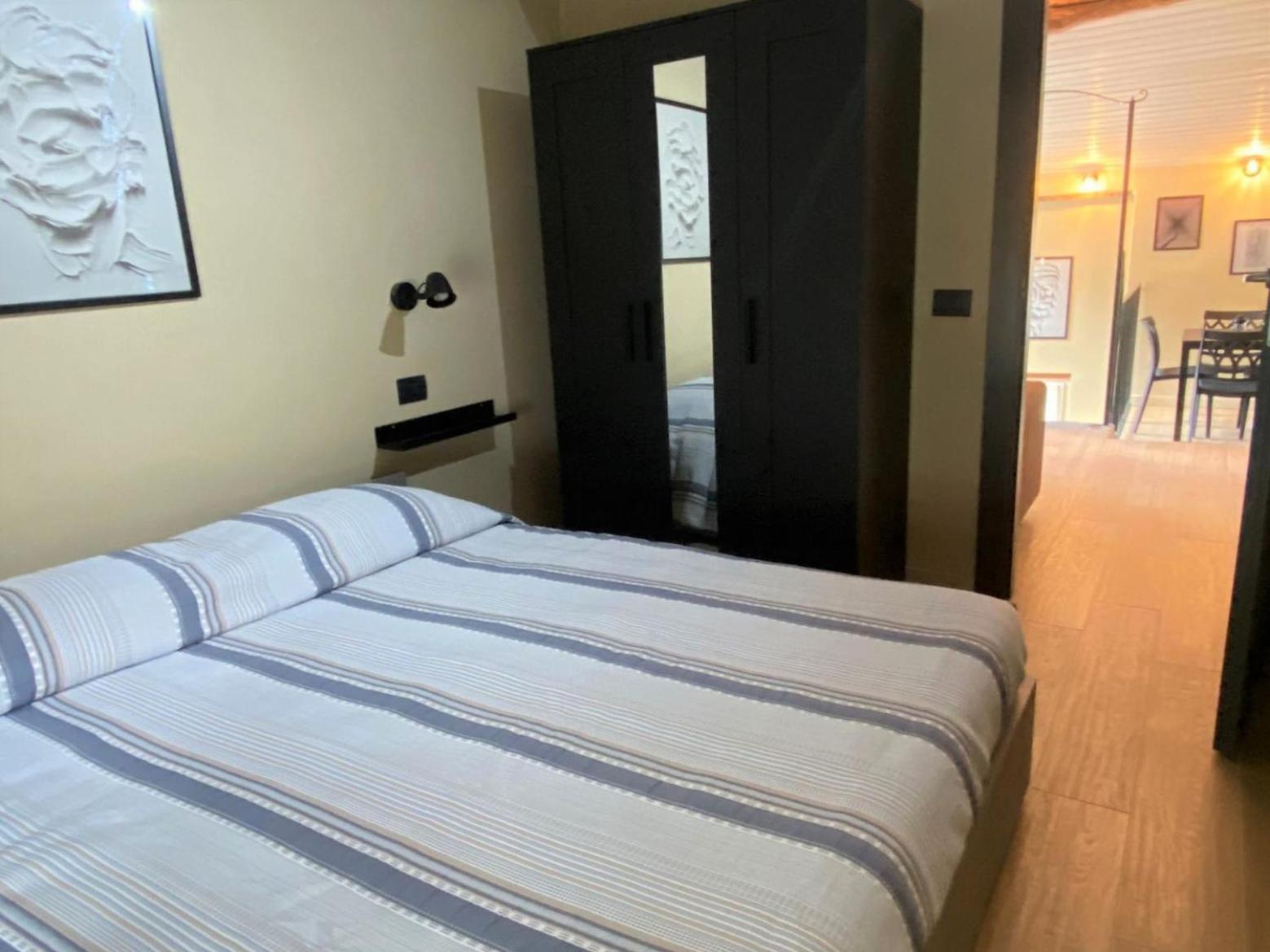 Argegno'S River - Central Apartment Lake View Kamer foto
